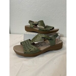 Bare Traps Jordy Sz 10 Adjustable Strap Leather Sandal Sage Mint Green